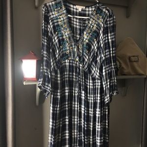 Plaid navy blue white embroidered dress 3/4 length sleeve knee length.
